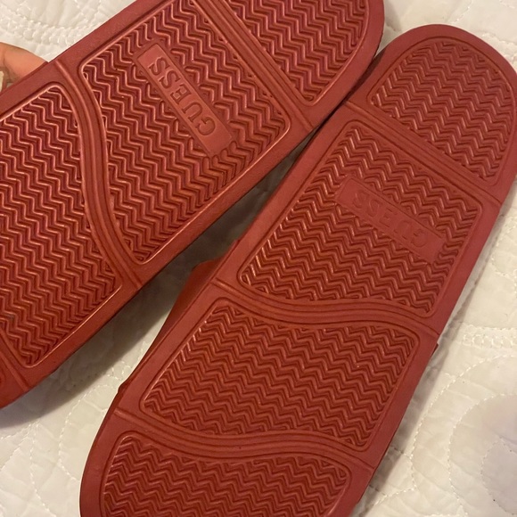 Guess red slides - Picture 3 of 8